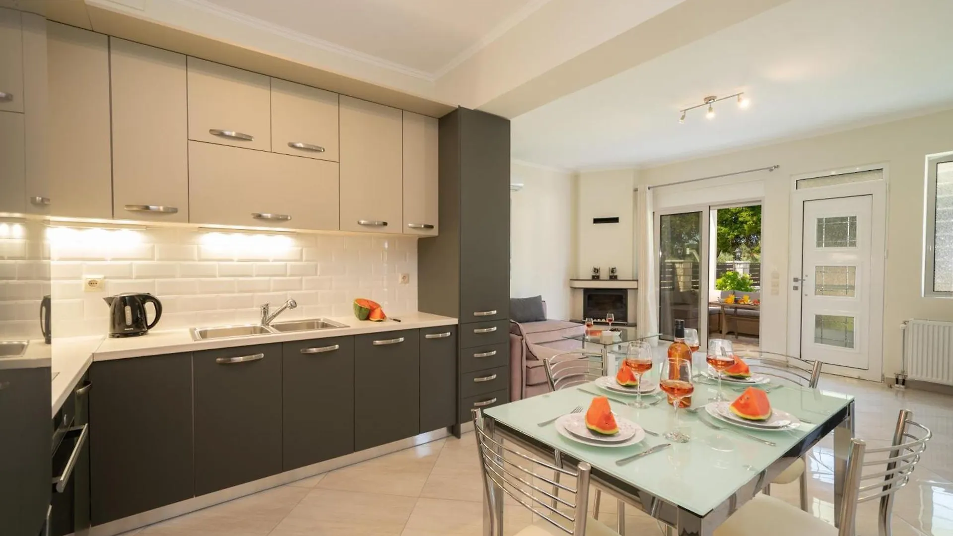 Dendra Apartments At Skala Poros