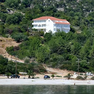 Ξενοδοχείο με διαμερίσματα Filoxenia &, Πόρος